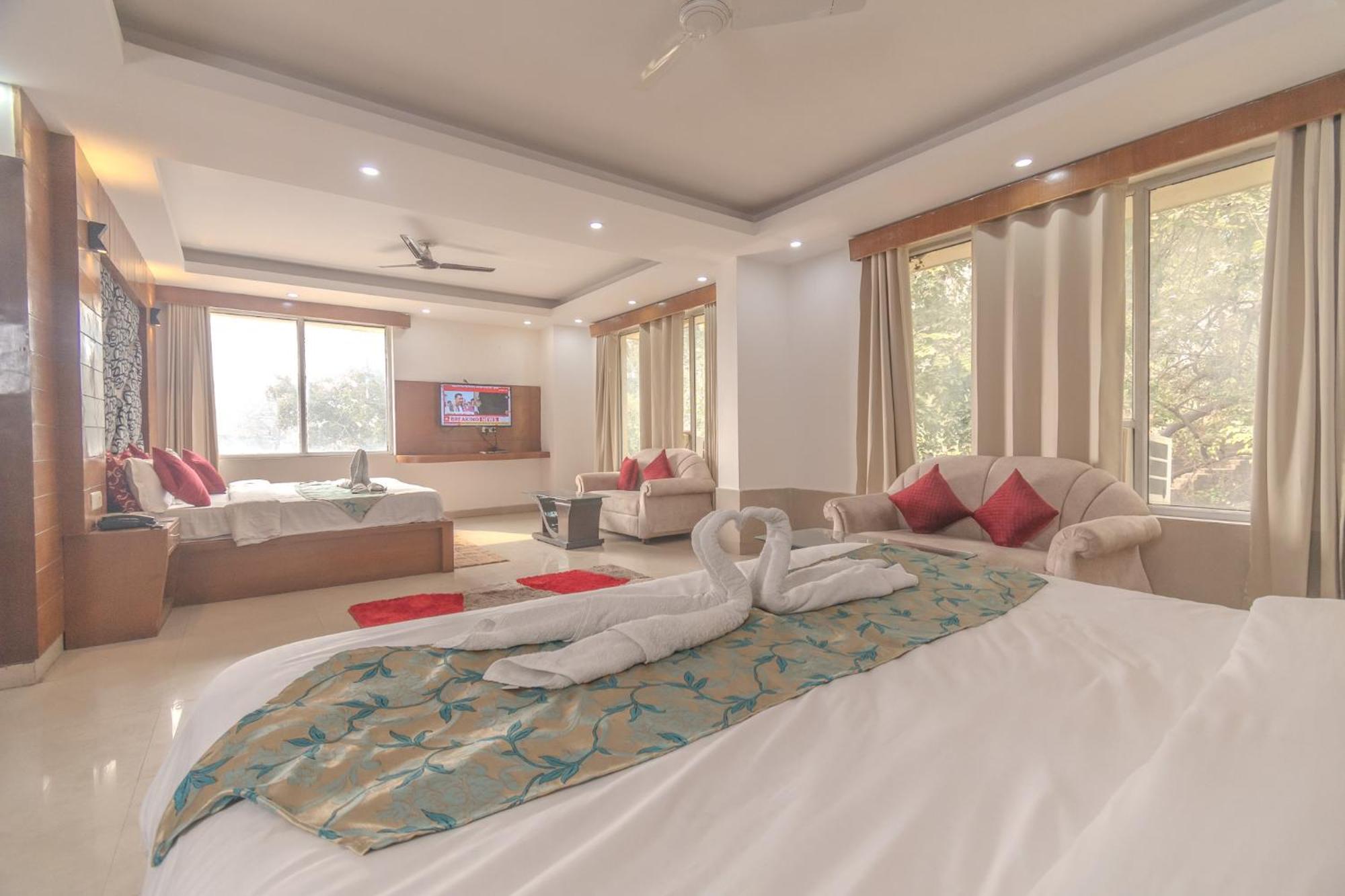 Hotel Raj Mandir Haridwar Bagian luar foto