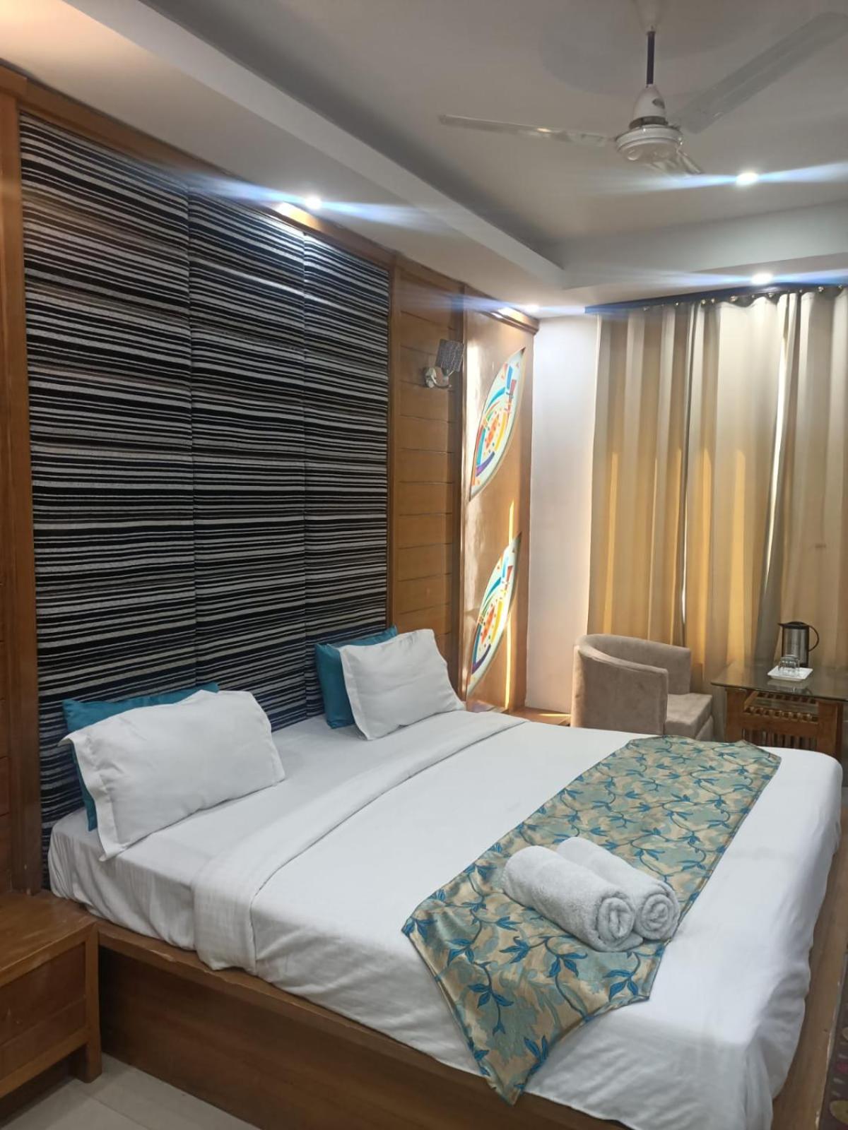 Hotel Raj Mandir Haridwar Bagian luar foto